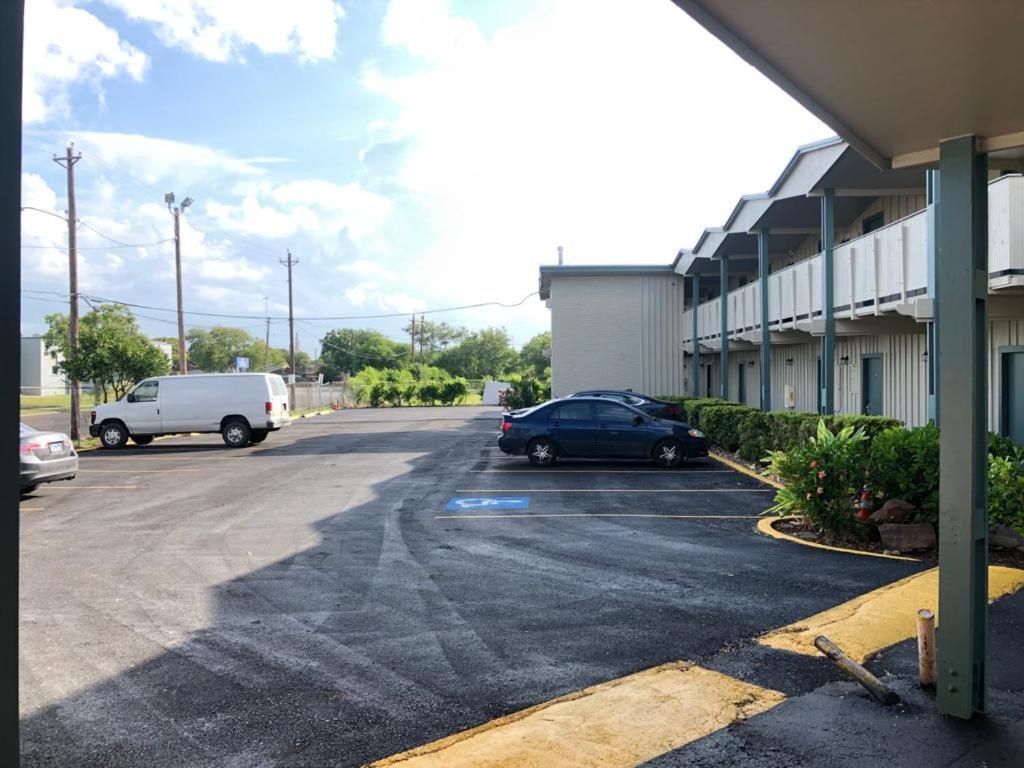 קורפוס כריסטי Safari Inn Motel מראה חיצוני תמונה